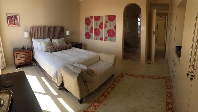 2 Bedroom Property for Sale in Sea Point Western Cape